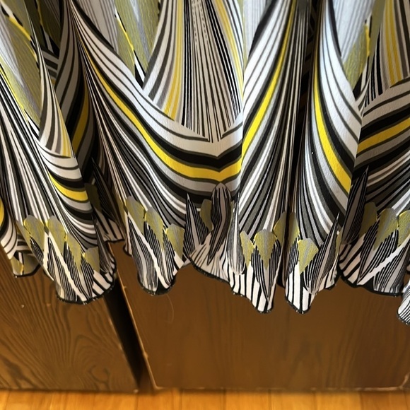 Wet Seal tie neck, backless maxi dress. Colors of Black/ green/ yellow/ black. S - Picture 5 of 10